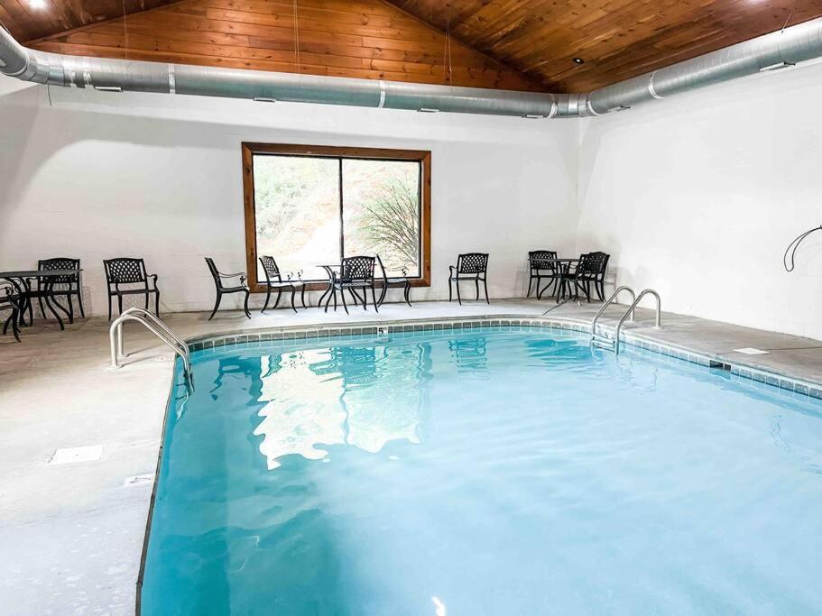 Indoor Heated Pool Hot Tub Cabin Sevierville Exteriör bild